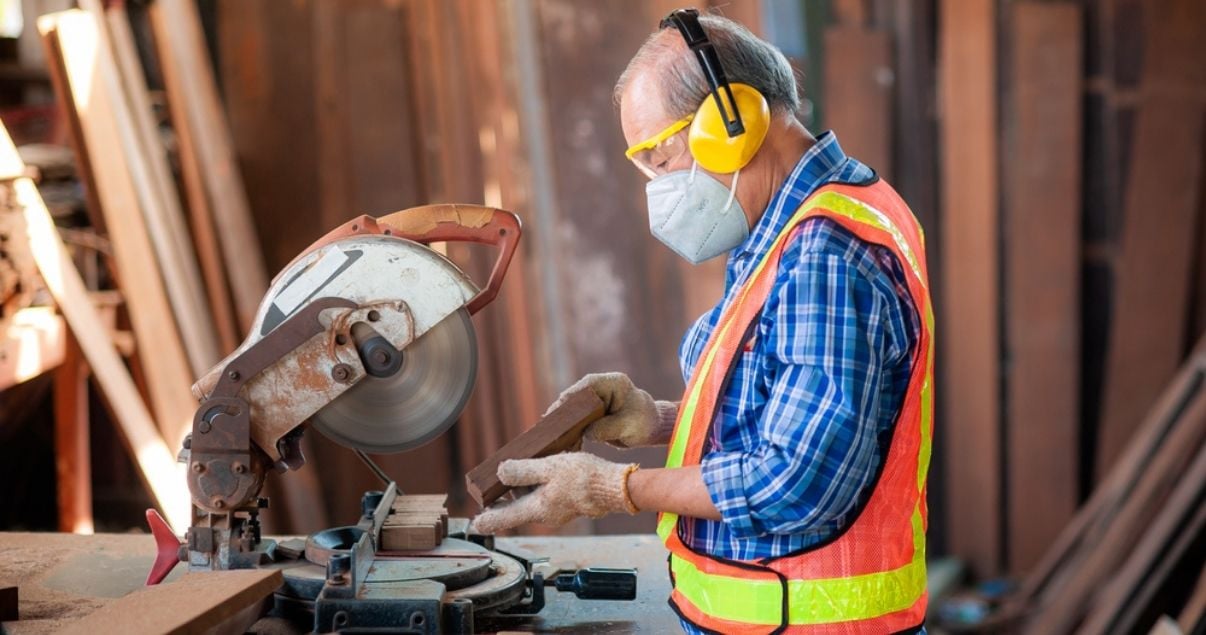 Carpenter working withproper protective equipment